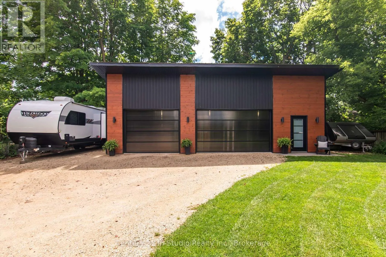 16 PETER STREET