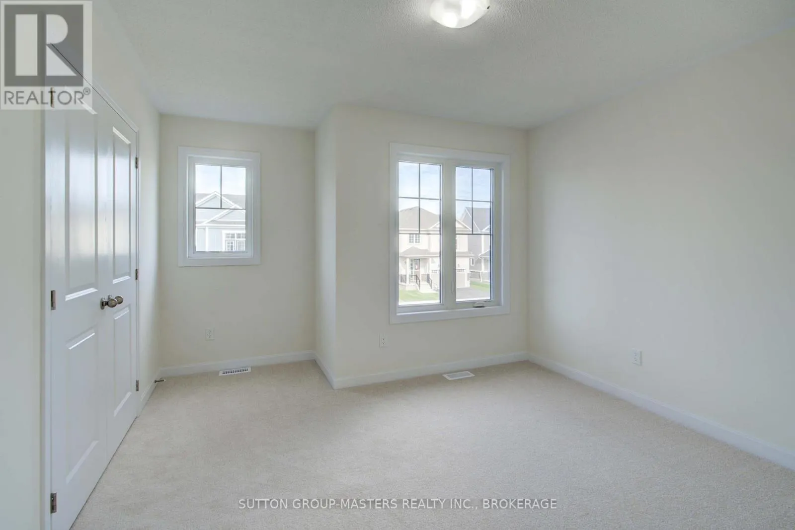 54 GOLF LINKS DRIVE