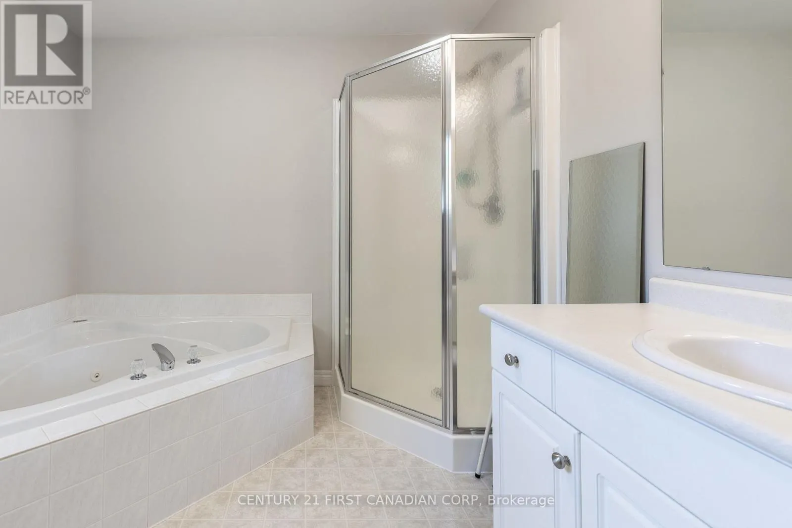 18 - 20 WINDERMERE PLACE, #18