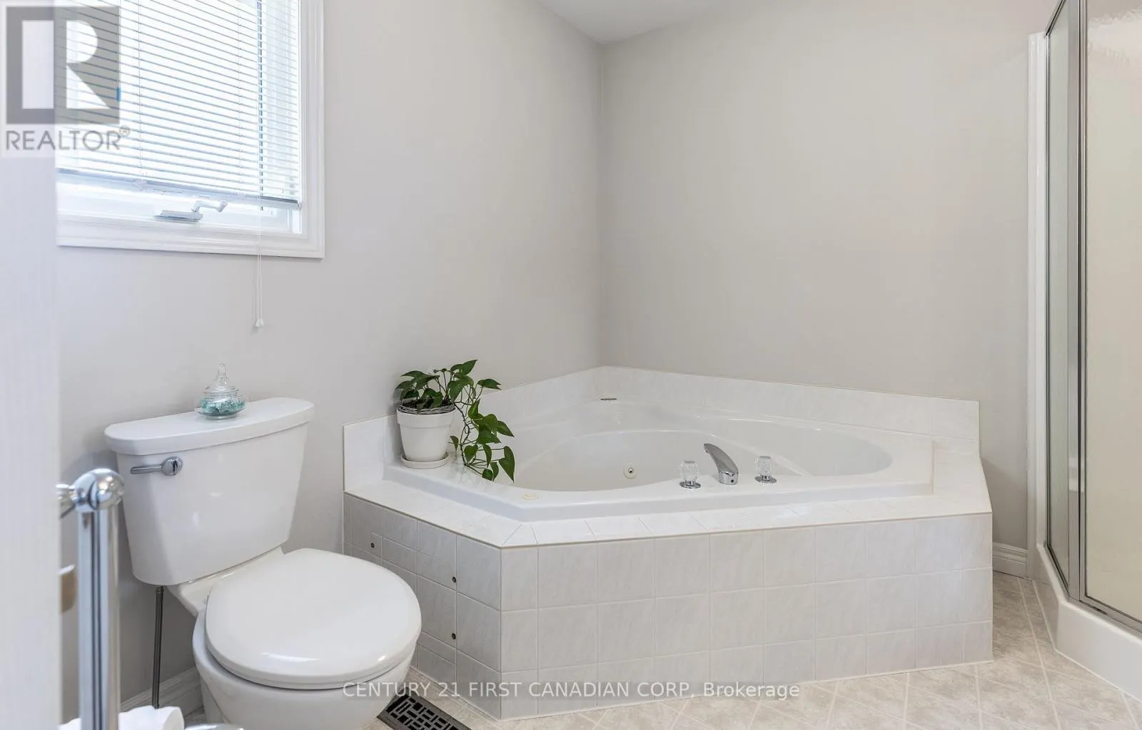 18 - 20 WINDERMERE PLACE, #18
