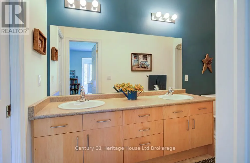 30 - 500 LAKEVIEW DRIVE, #30