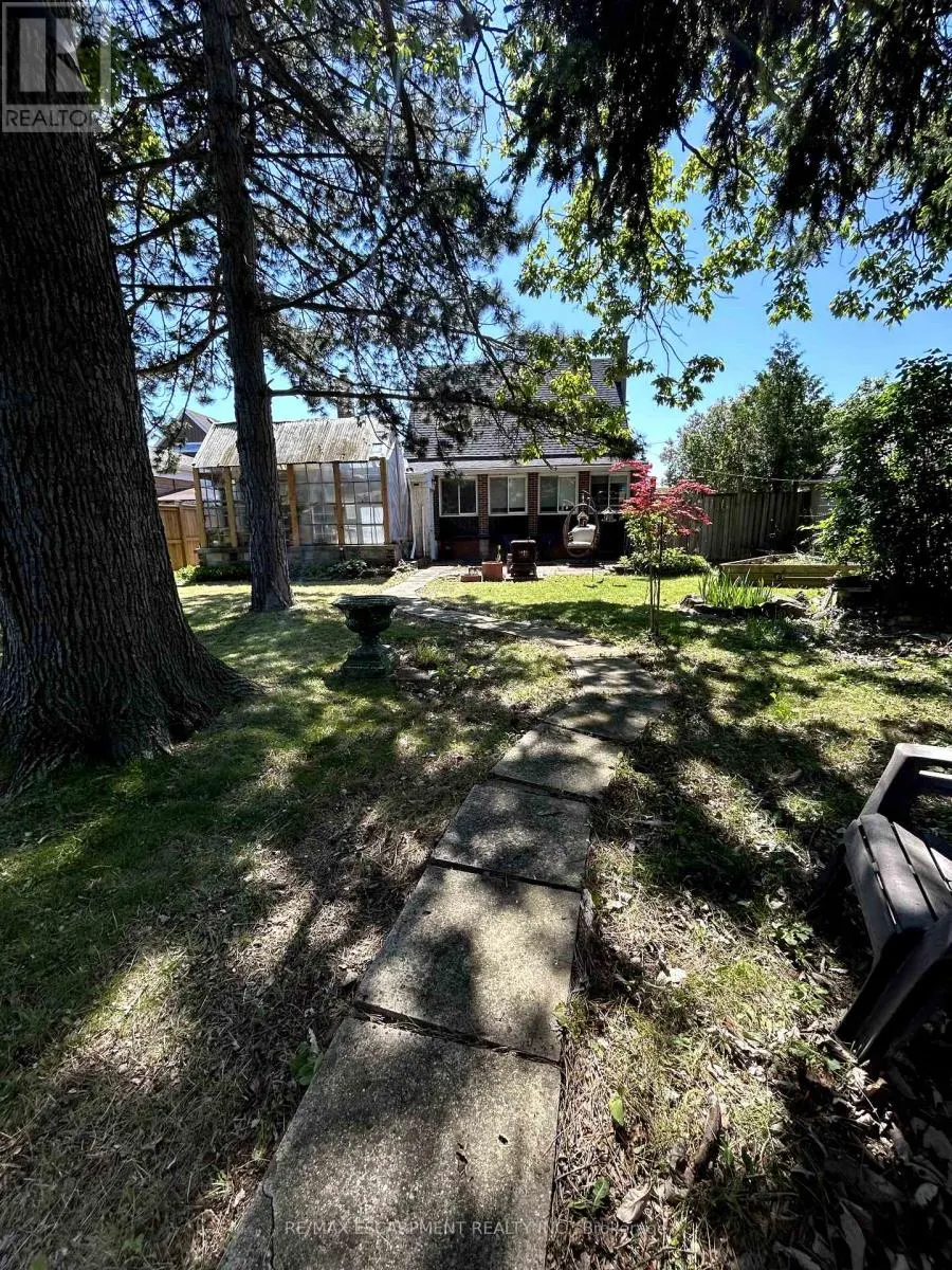 18 FLANDERS AVENUE