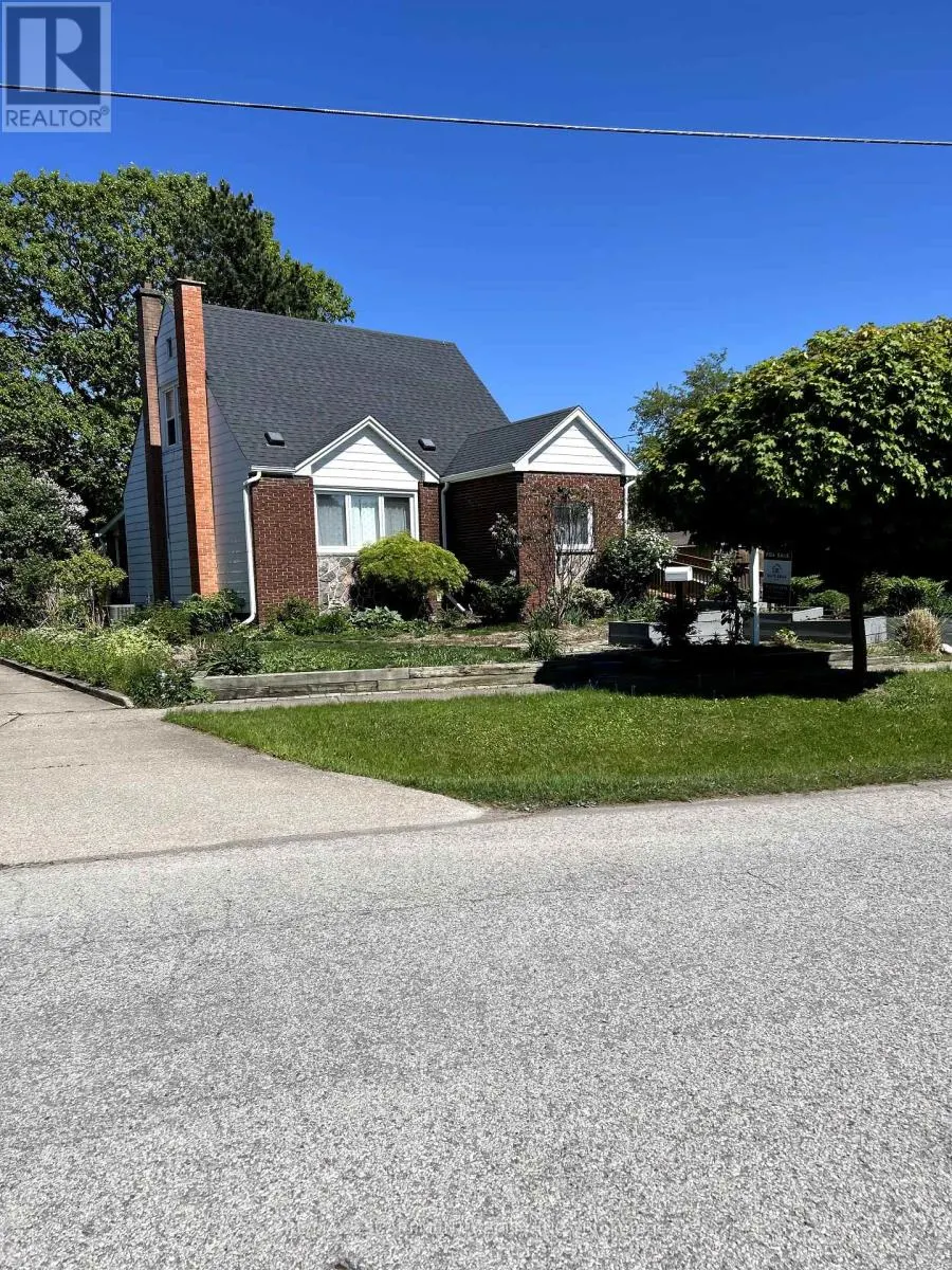 18 FLANDERS AVENUE