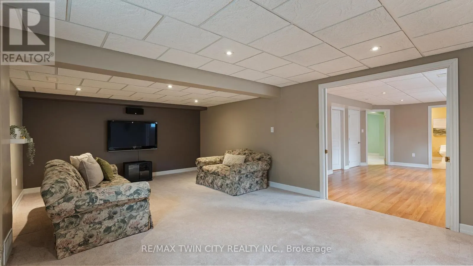 22 COBBLESTONE DRIVE