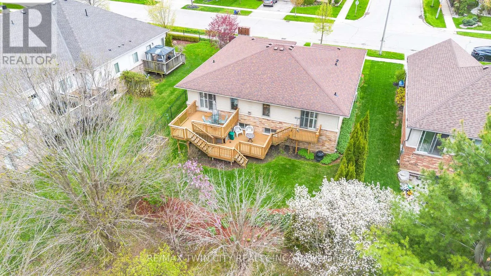 22 COBBLESTONE DRIVE