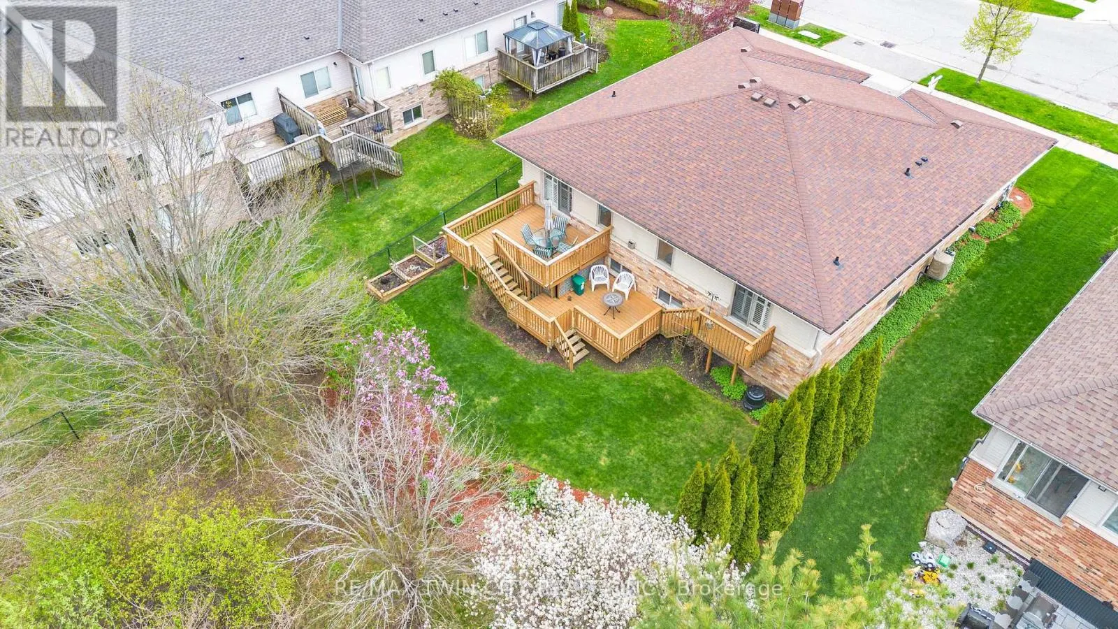 22 COBBLESTONE DRIVE