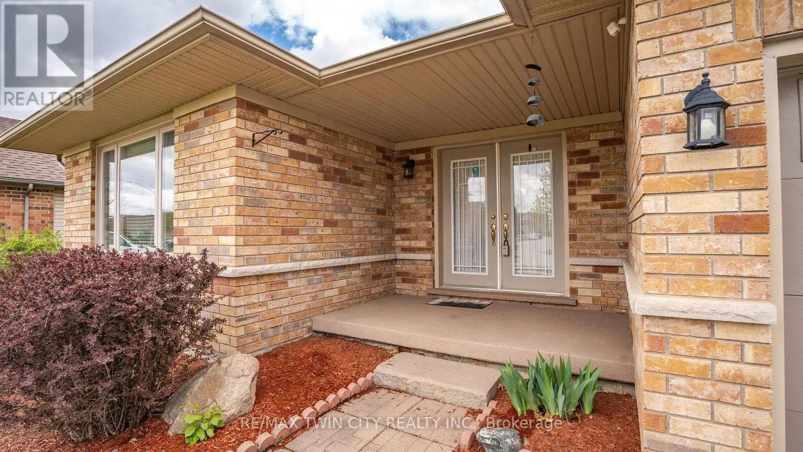 22 COBBLESTONE DRIVE