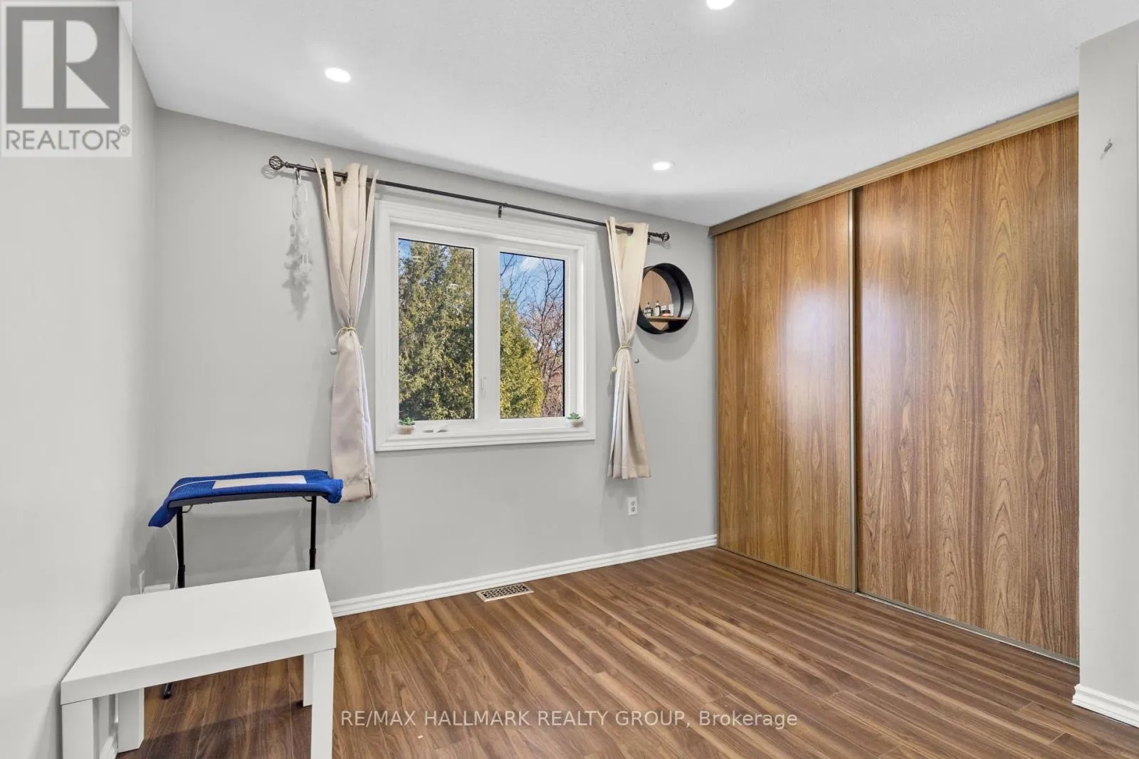 32 BRANDO CRESCENT