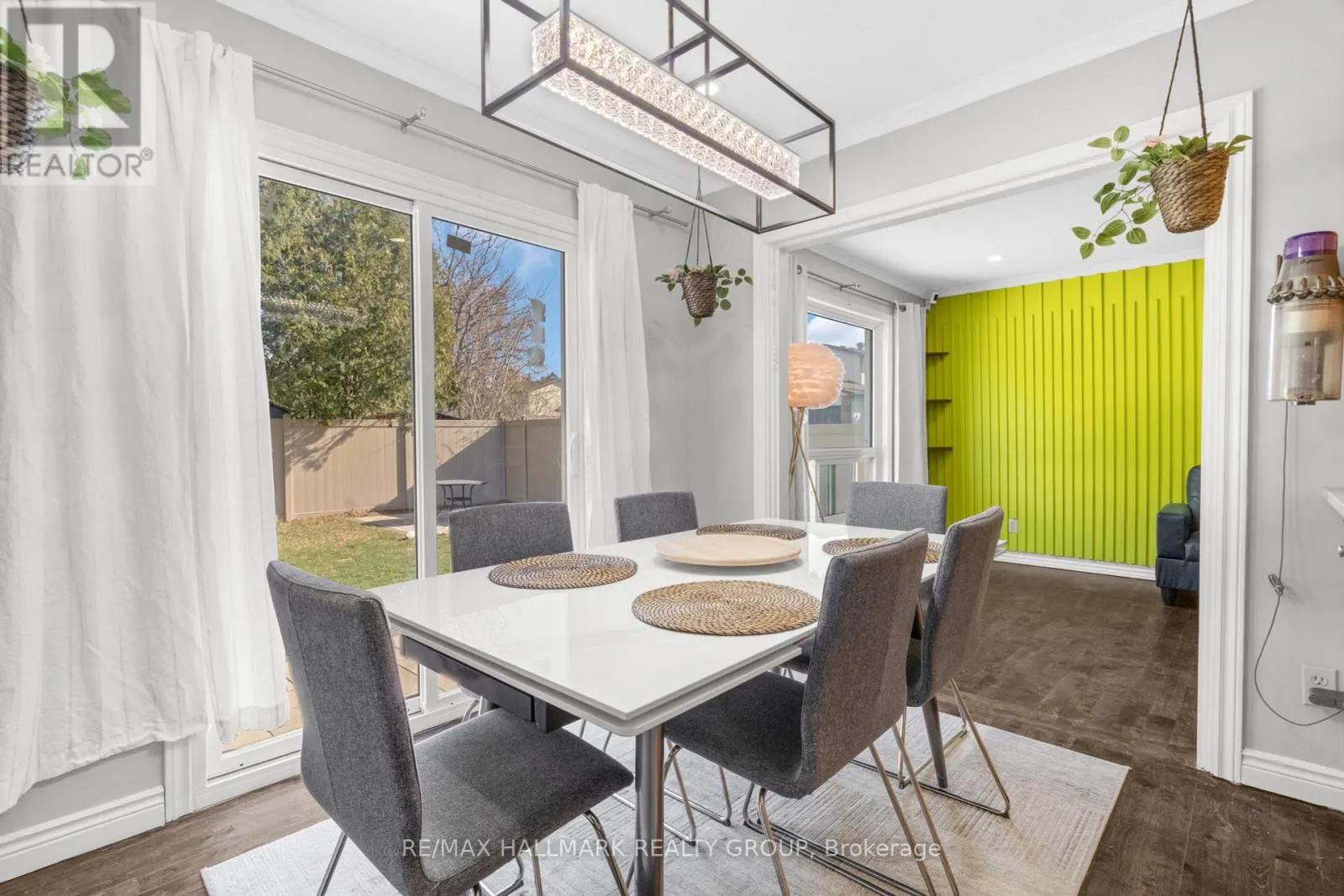32 BRANDO CRESCENT