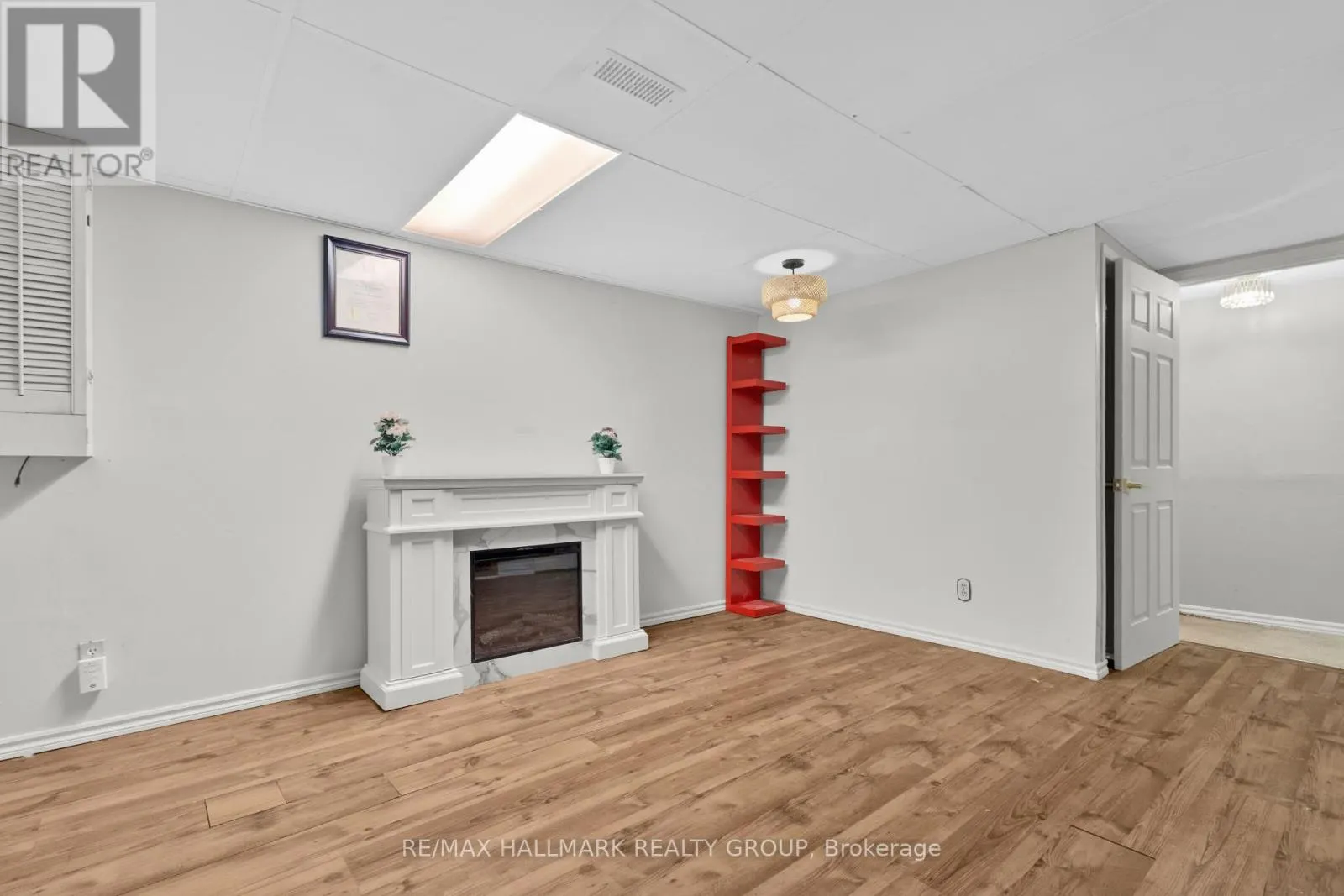 32 BRANDO CRESCENT