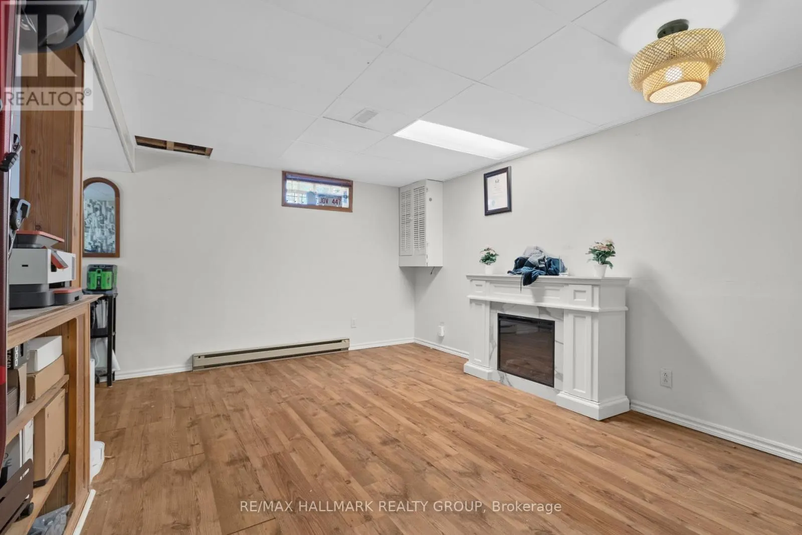 32 BRANDO CRESCENT