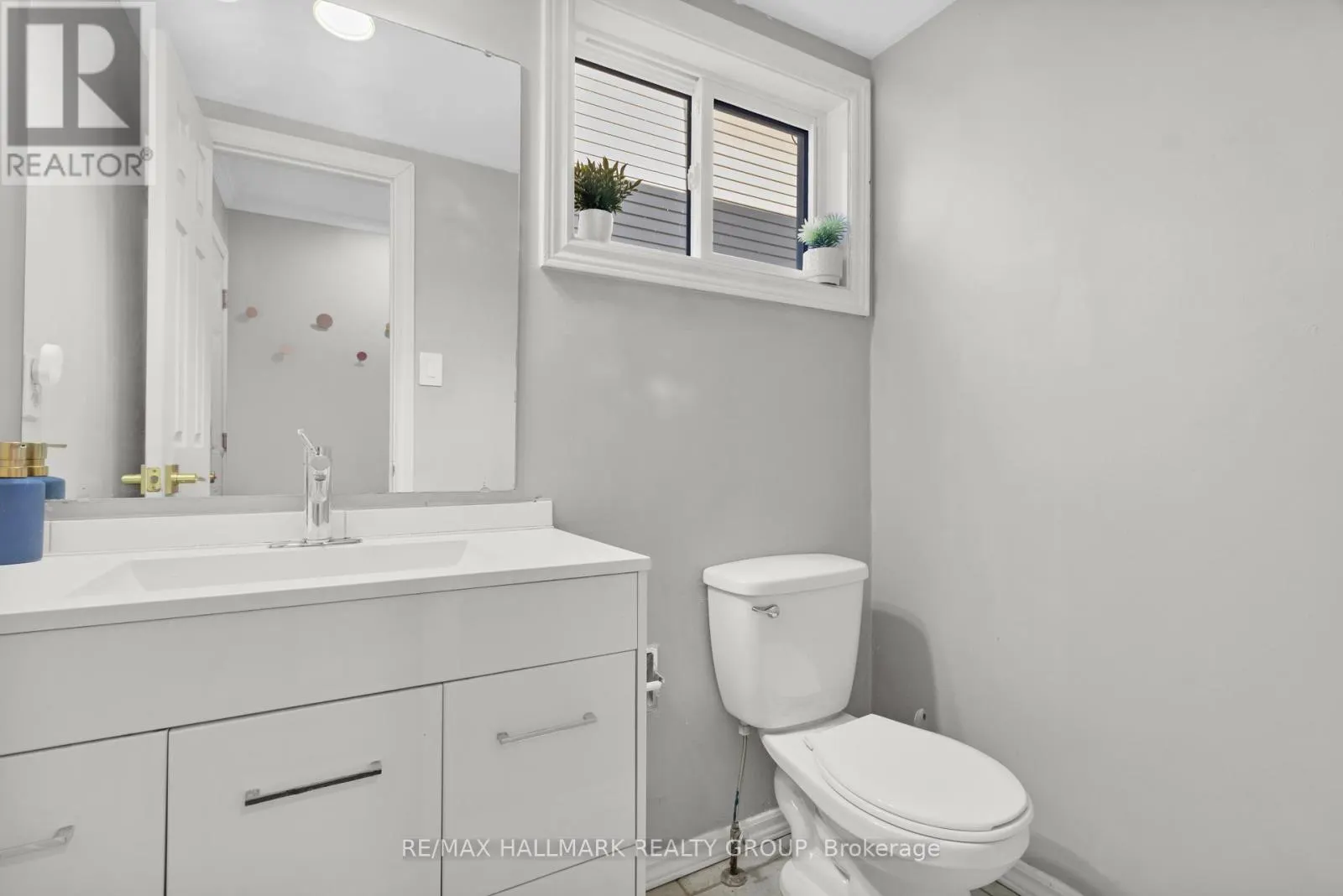32 BRANDO CRESCENT