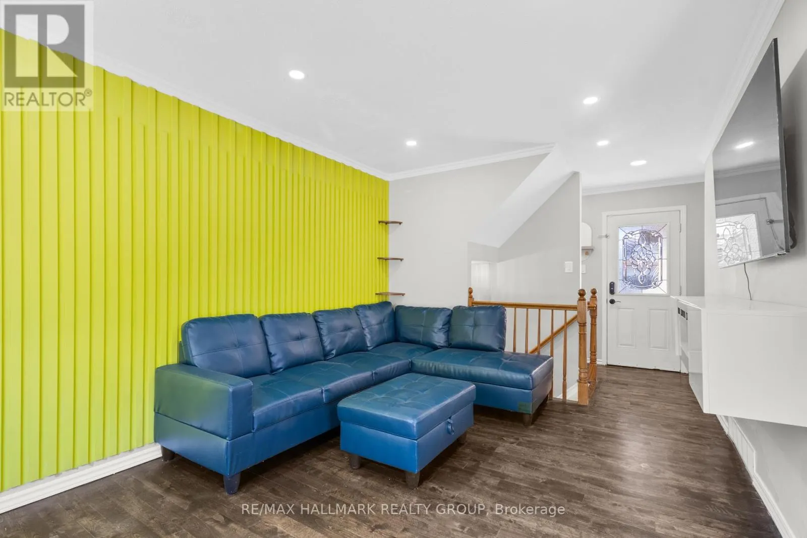 32 BRANDO CRESCENT