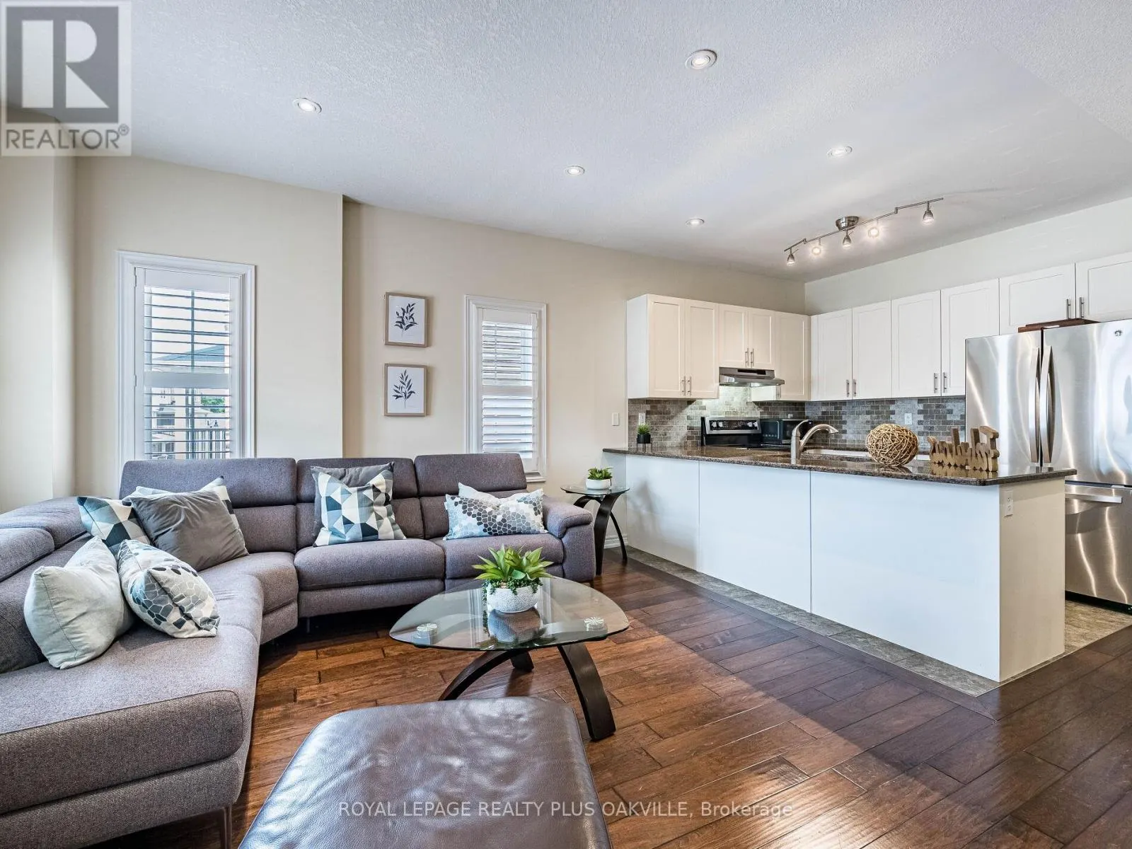 12 - 54 NISBET BOULEVARD