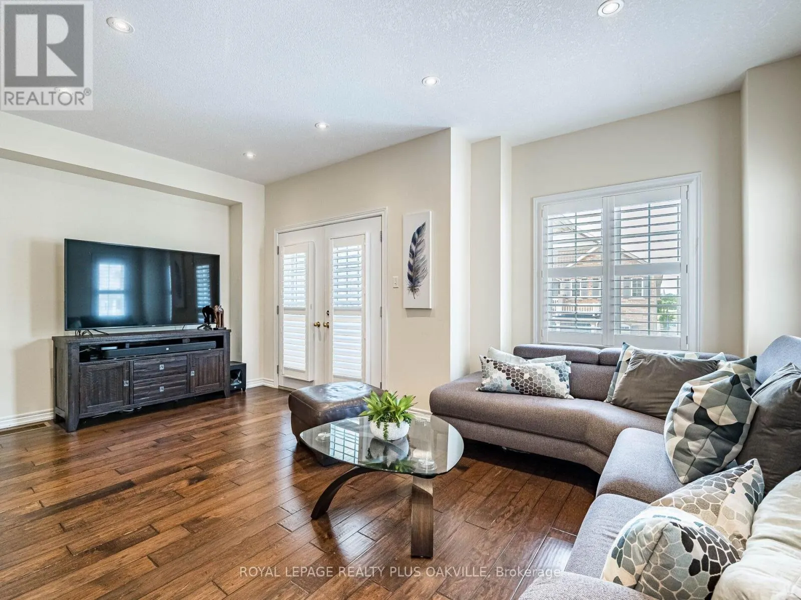 12 - 54 NISBET BOULEVARD