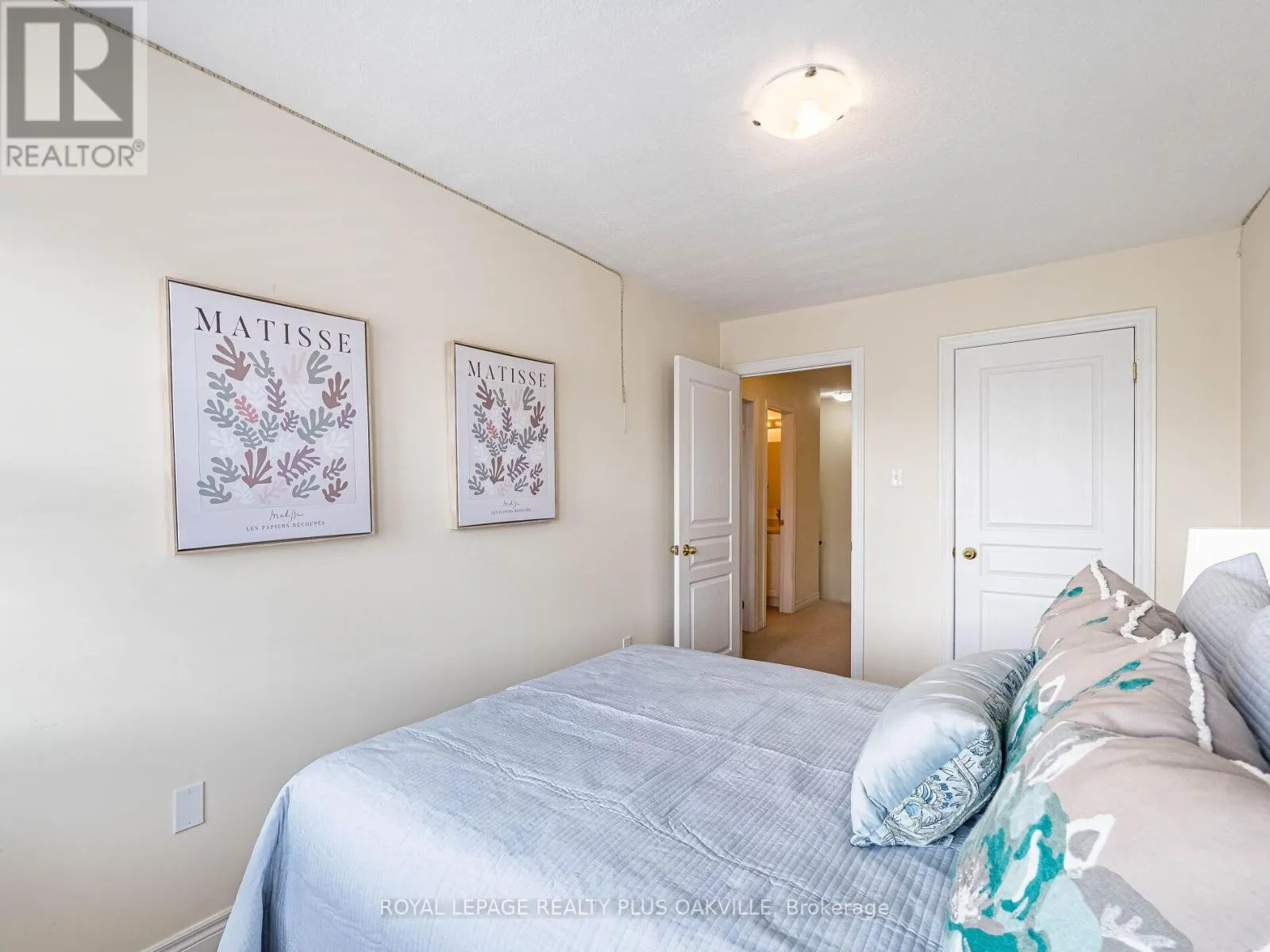 12 - 54 NISBET BOULEVARD