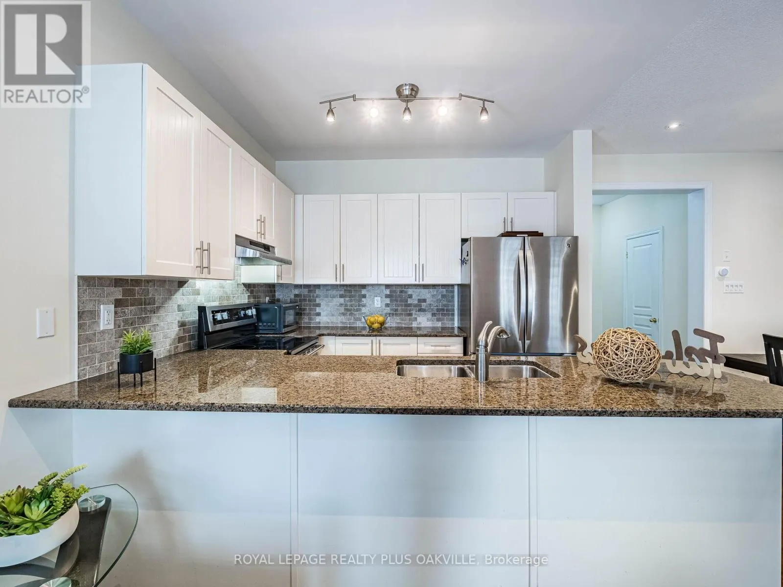 12 - 54 NISBET BOULEVARD
