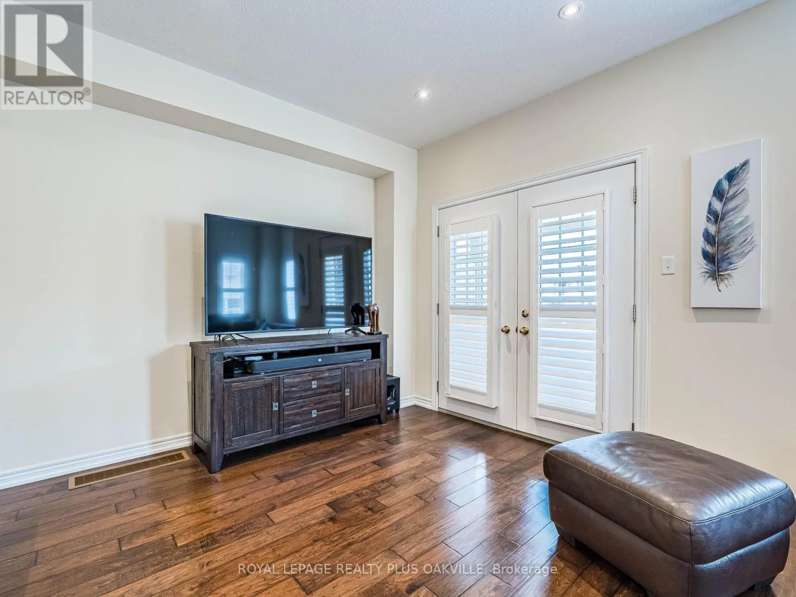 12 - 54 NISBET BOULEVARD