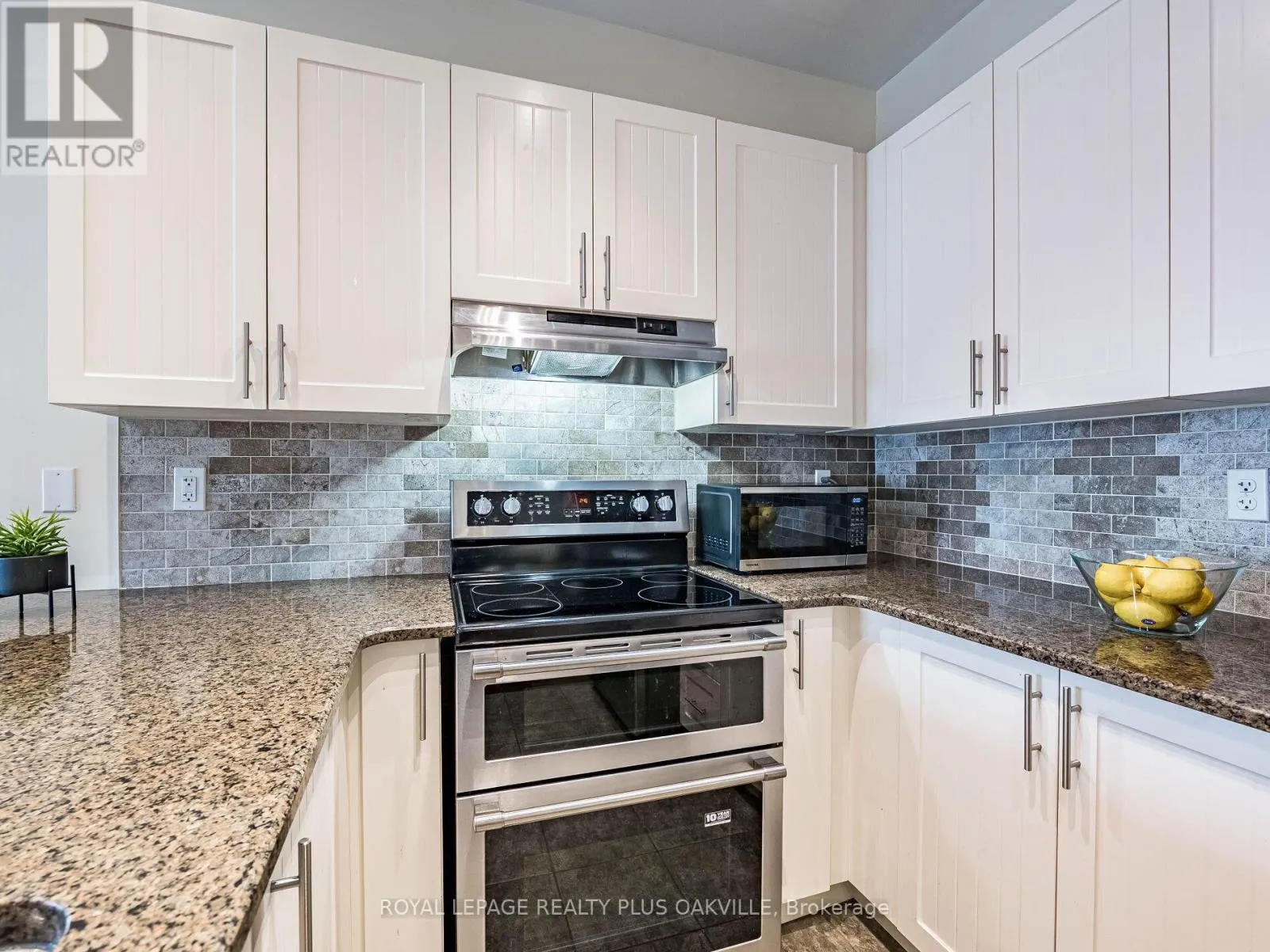 12 - 54 NISBET BOULEVARD