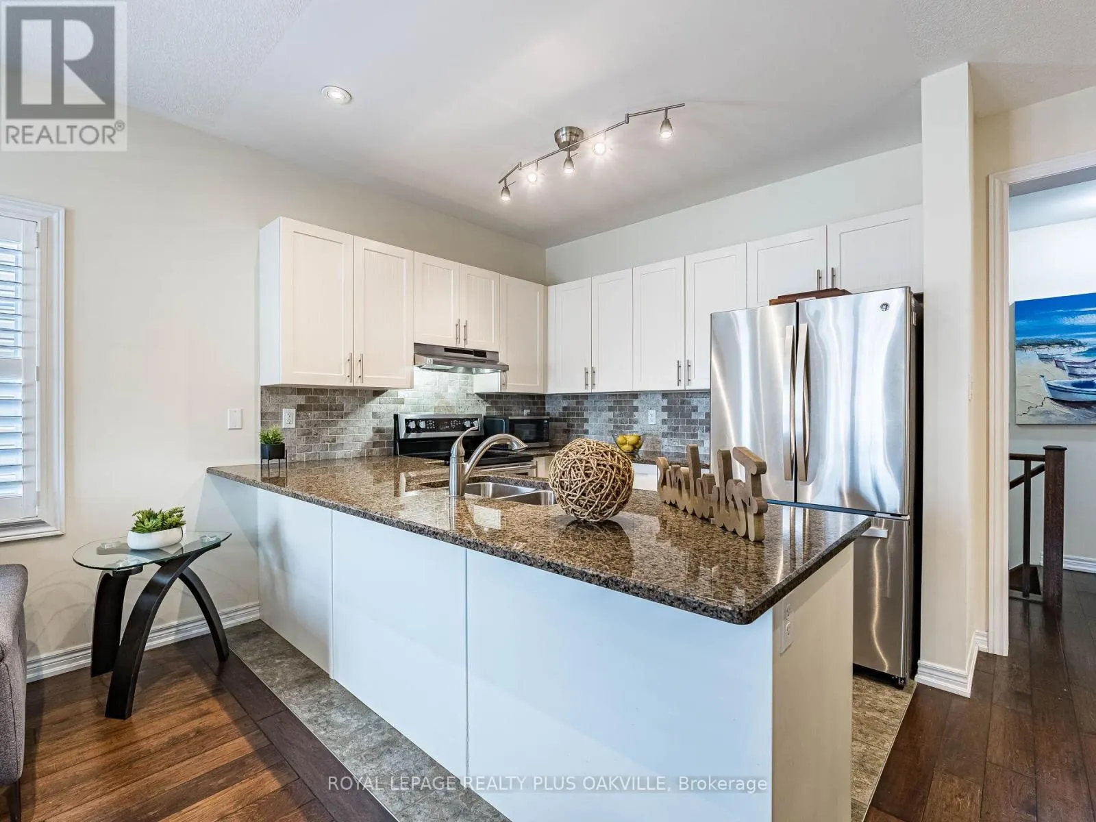 12 - 54 NISBET BOULEVARD