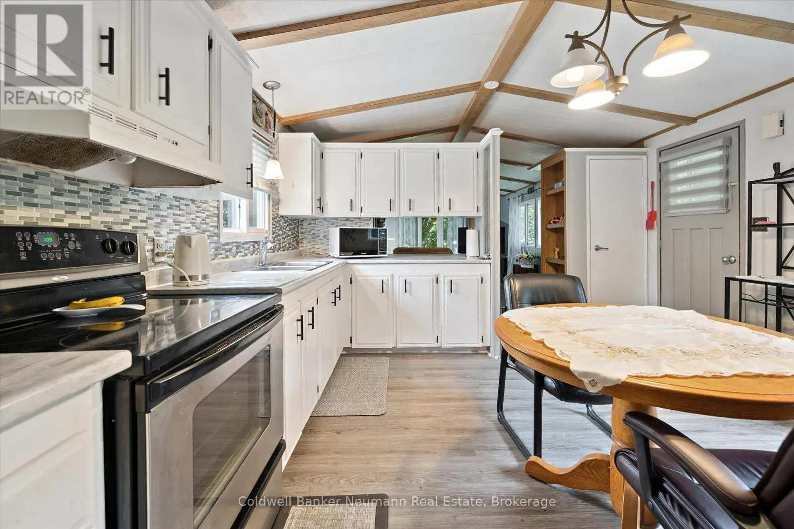 93 MAPLE - 1294 CONCESSION 8 ROAD W, #93 Maple