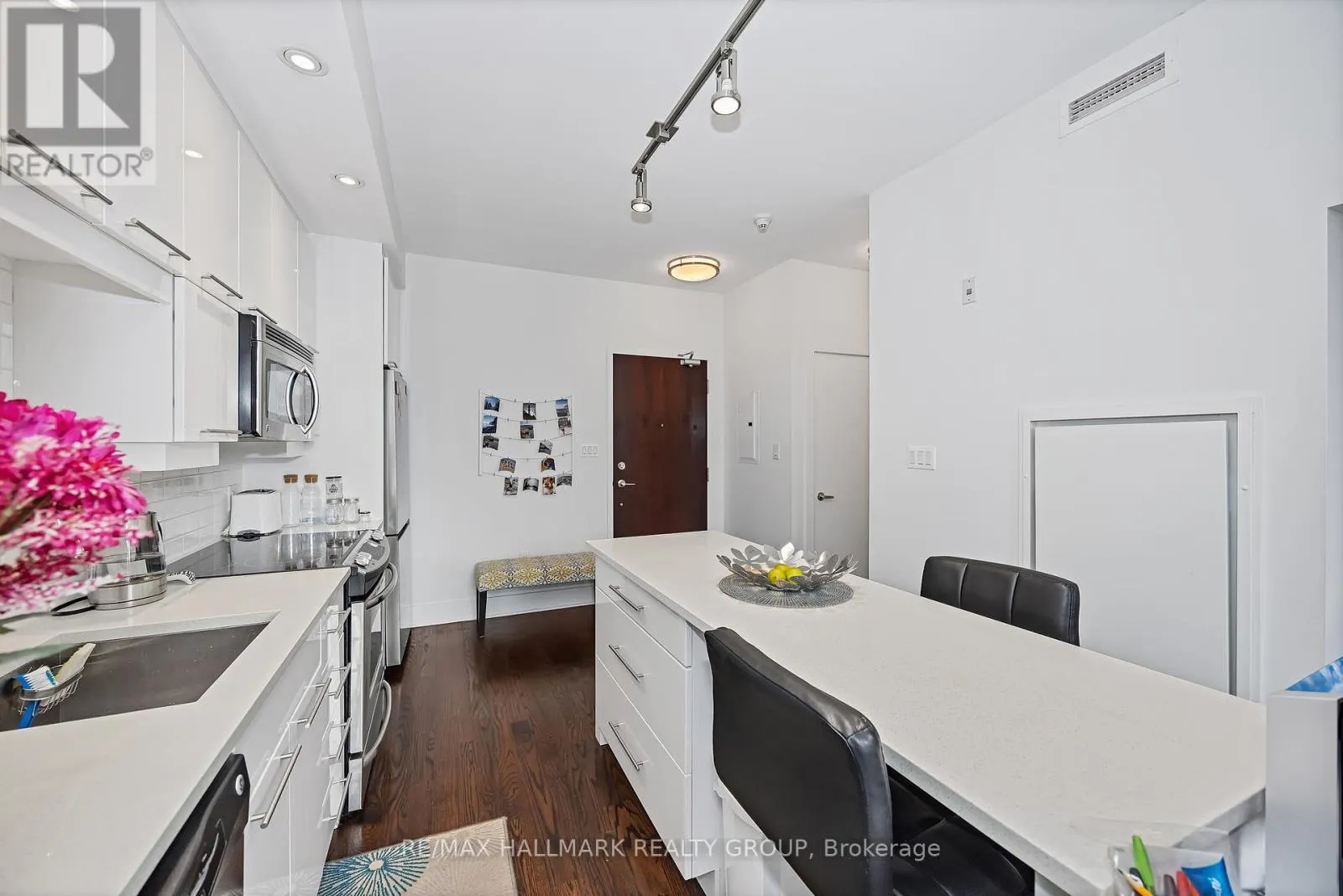 308 - 101 RICHMOND ROAD
