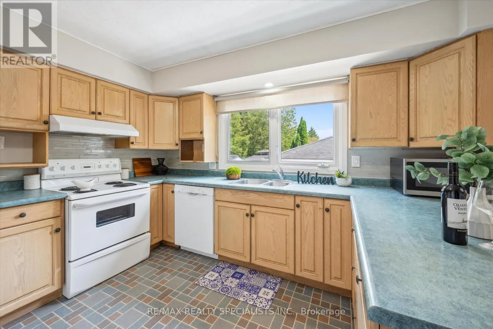 60 KENWOOD CRESCENT