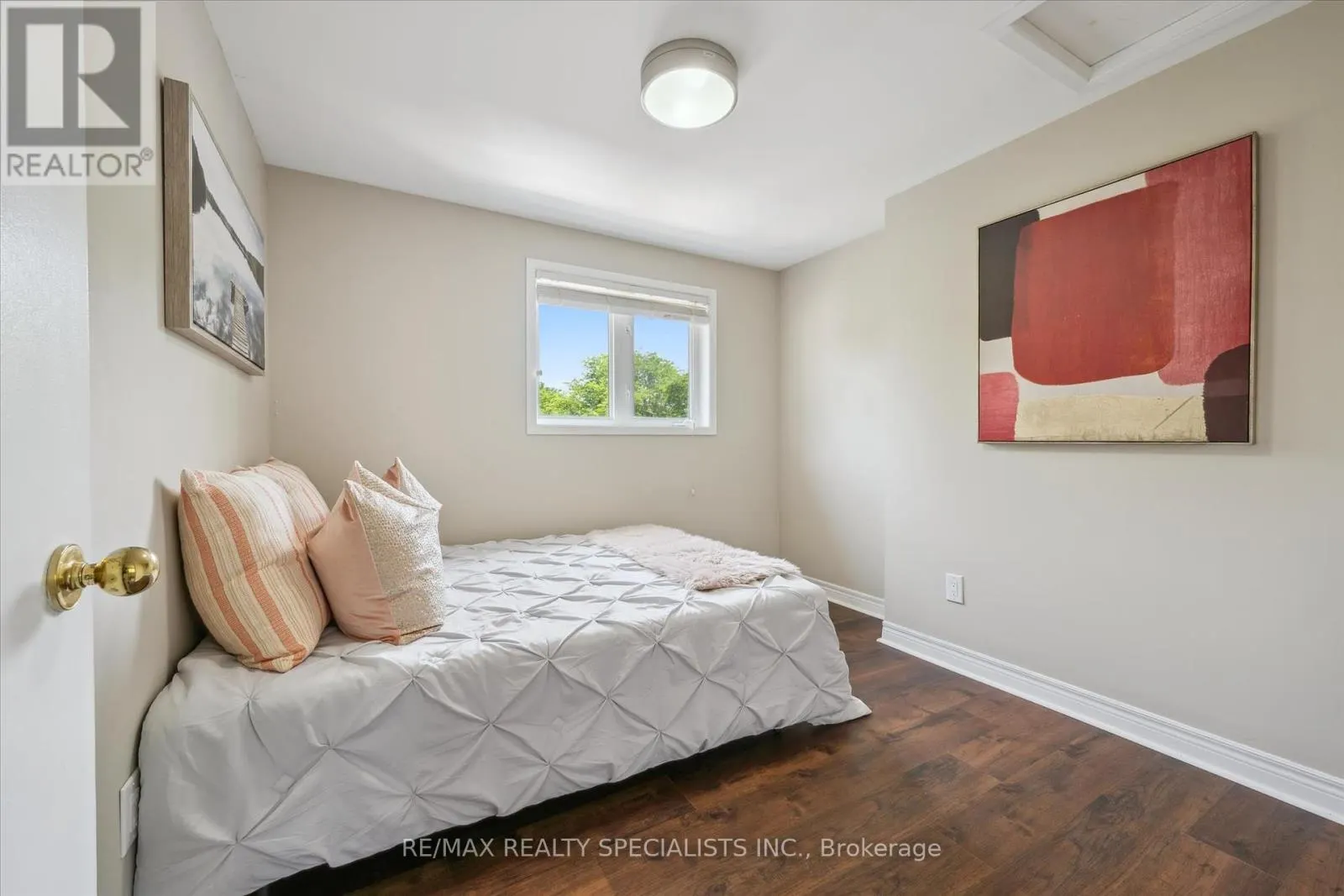 60 KENWOOD CRESCENT