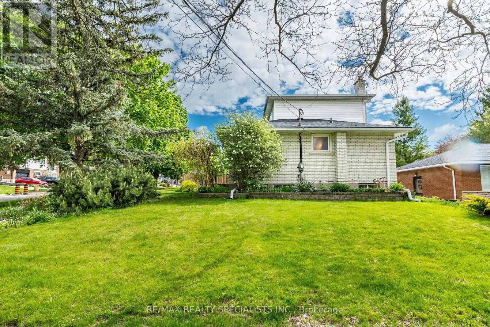 60 KENWOOD CRESCENT