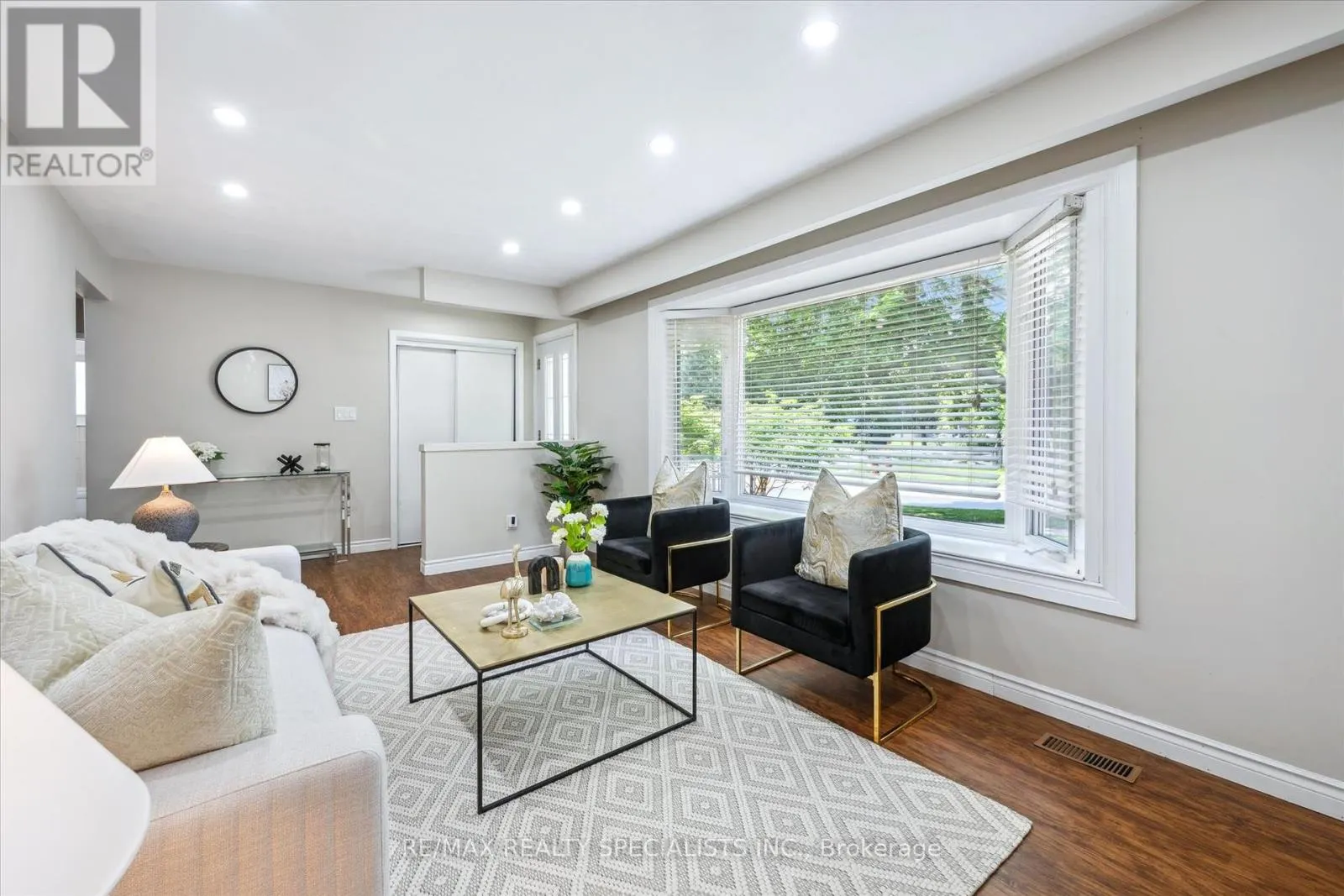 60 KENWOOD CRESCENT