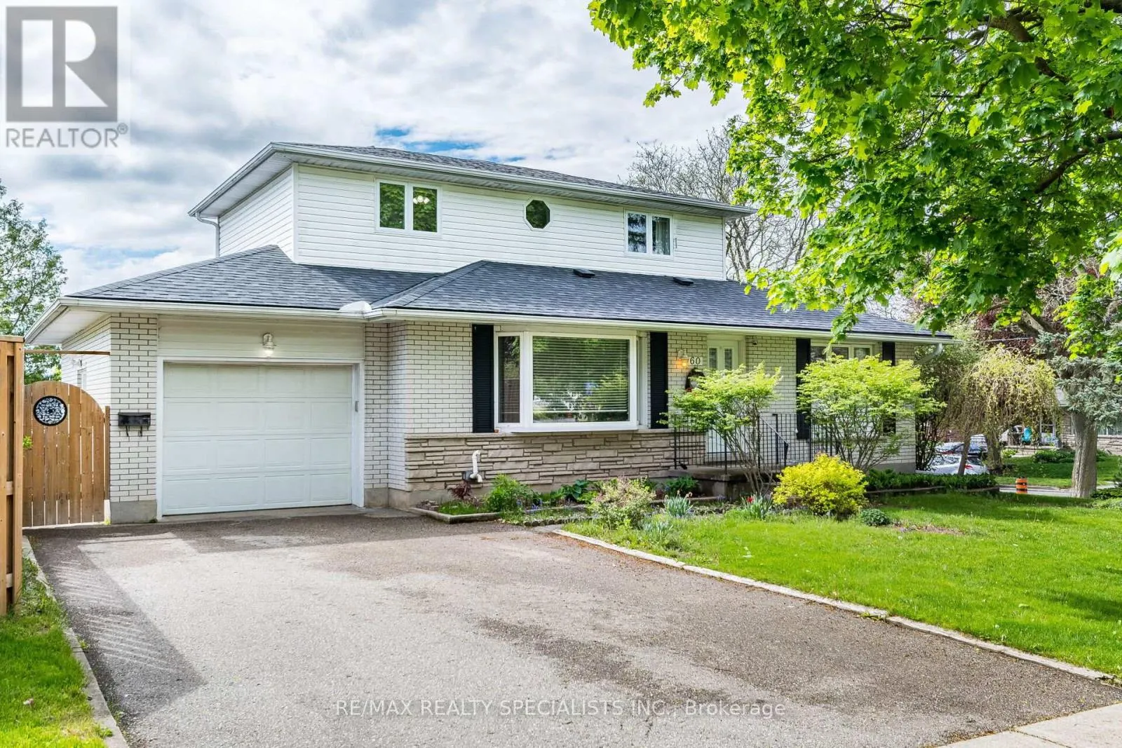 60 KENWOOD CRESCENT