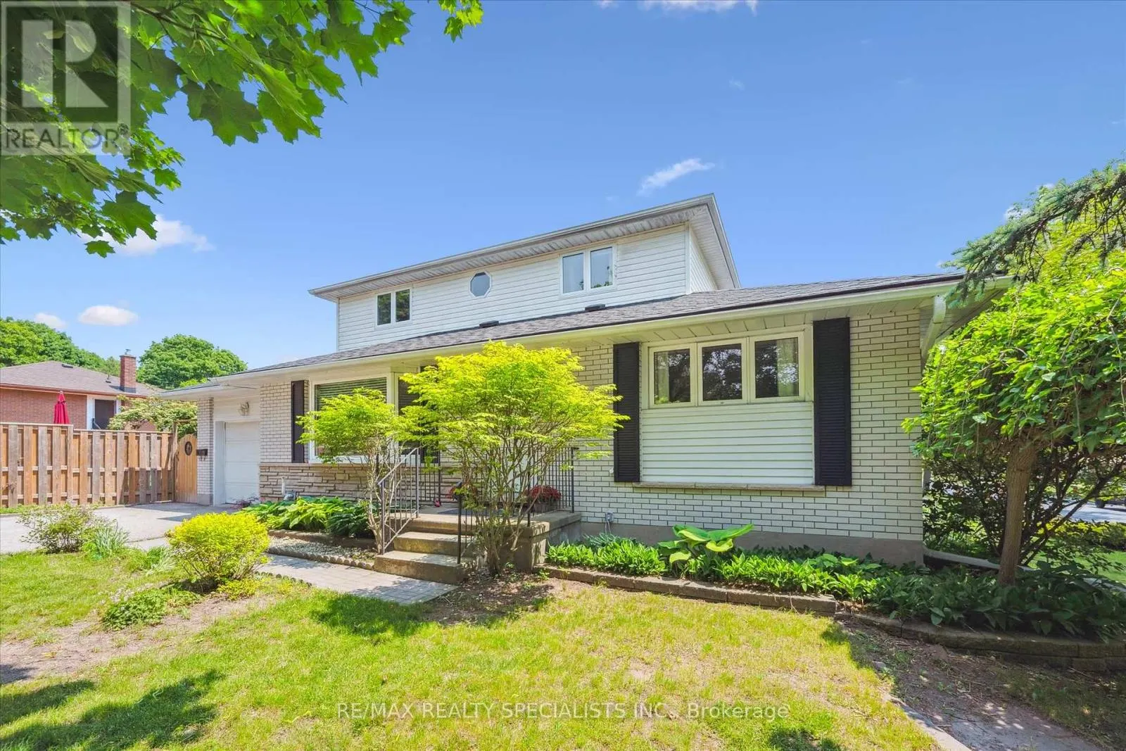 60 KENWOOD CRESCENT