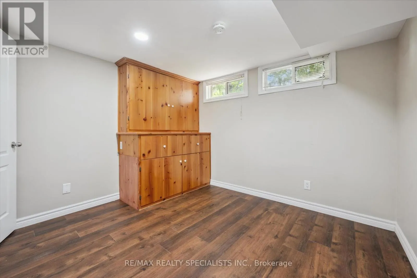 60 KENWOOD CRESCENT