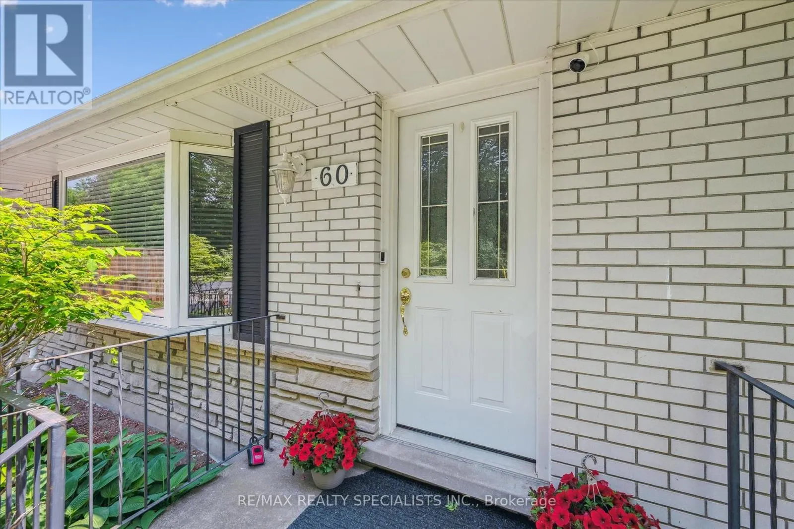 60 KENWOOD CRESCENT