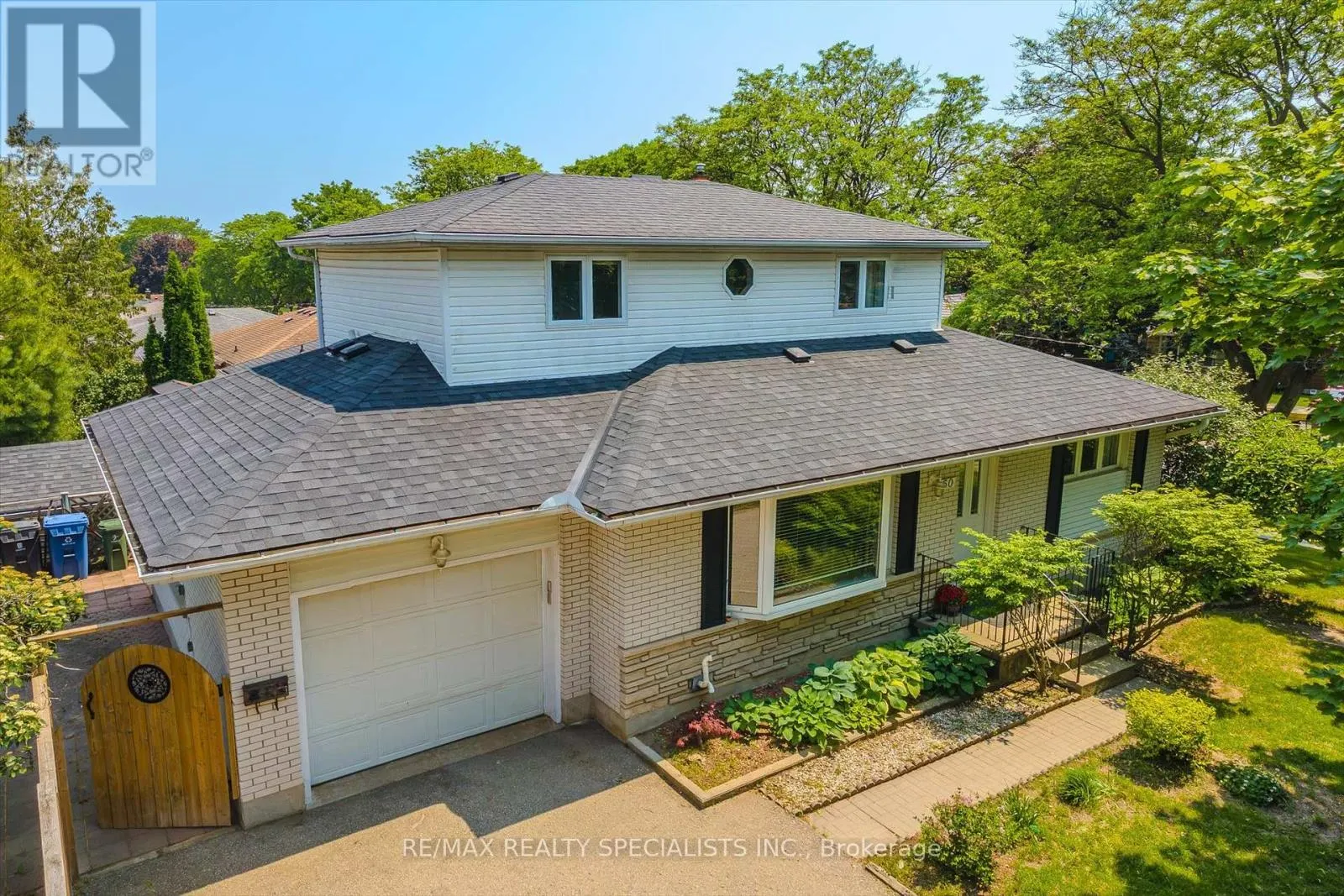 60 KENWOOD CRESCENT