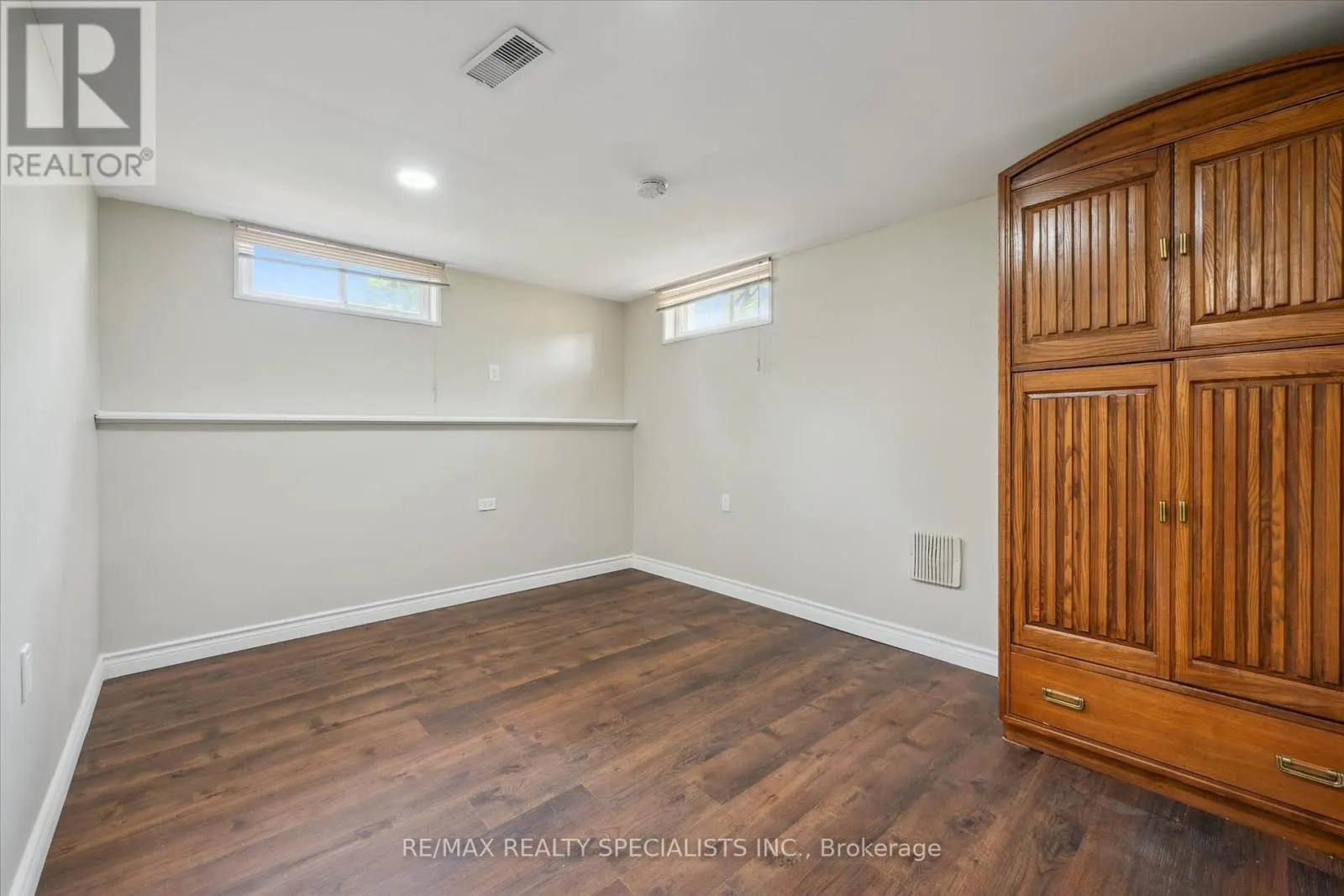 60 KENWOOD CRESCENT