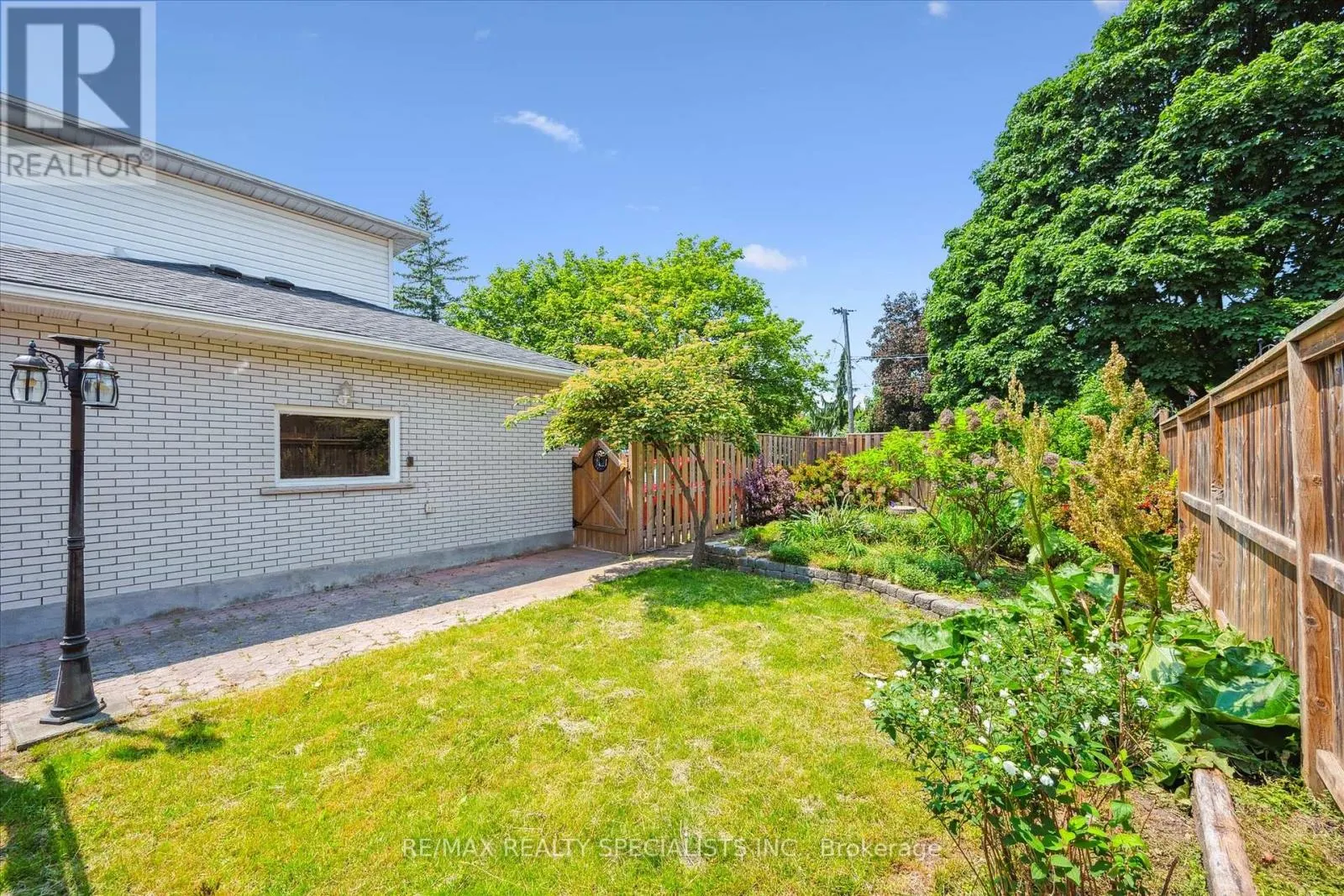 60 KENWOOD CRESCENT