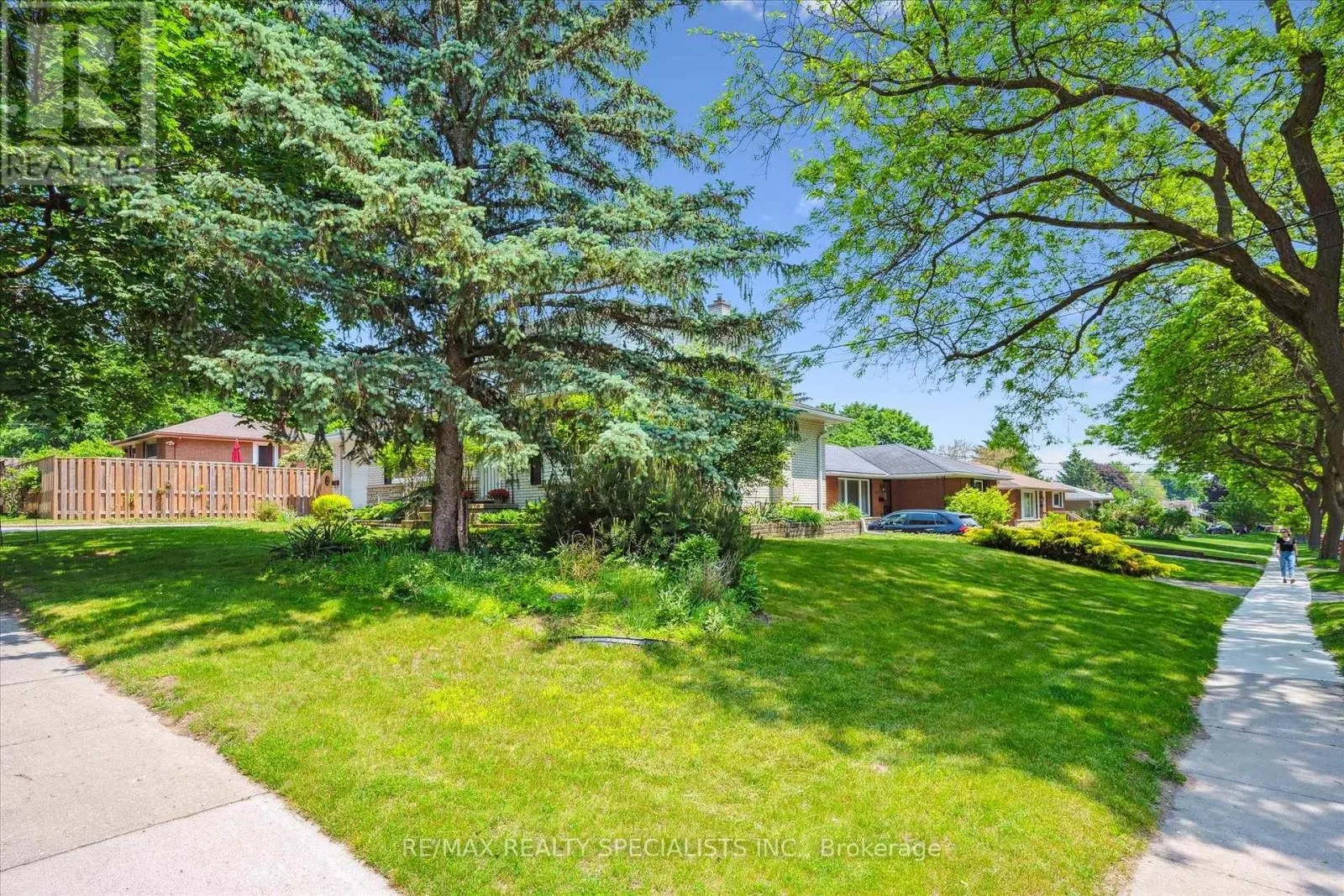 60 KENWOOD CRESCENT