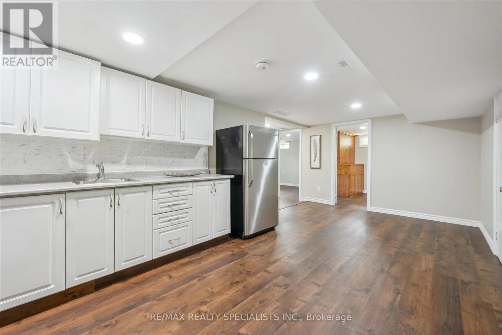 60 KENWOOD CRESCENT