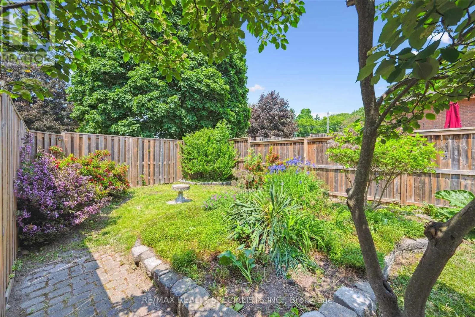 60 KENWOOD CRESCENT