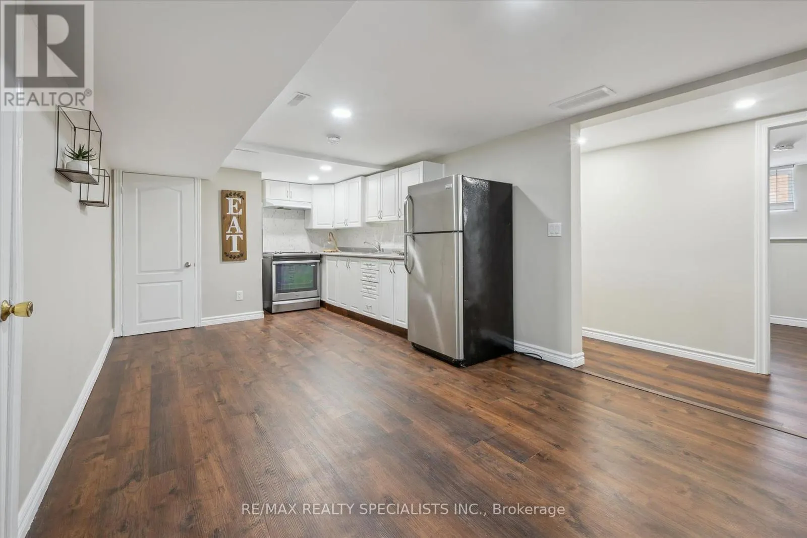 60 KENWOOD CRESCENT