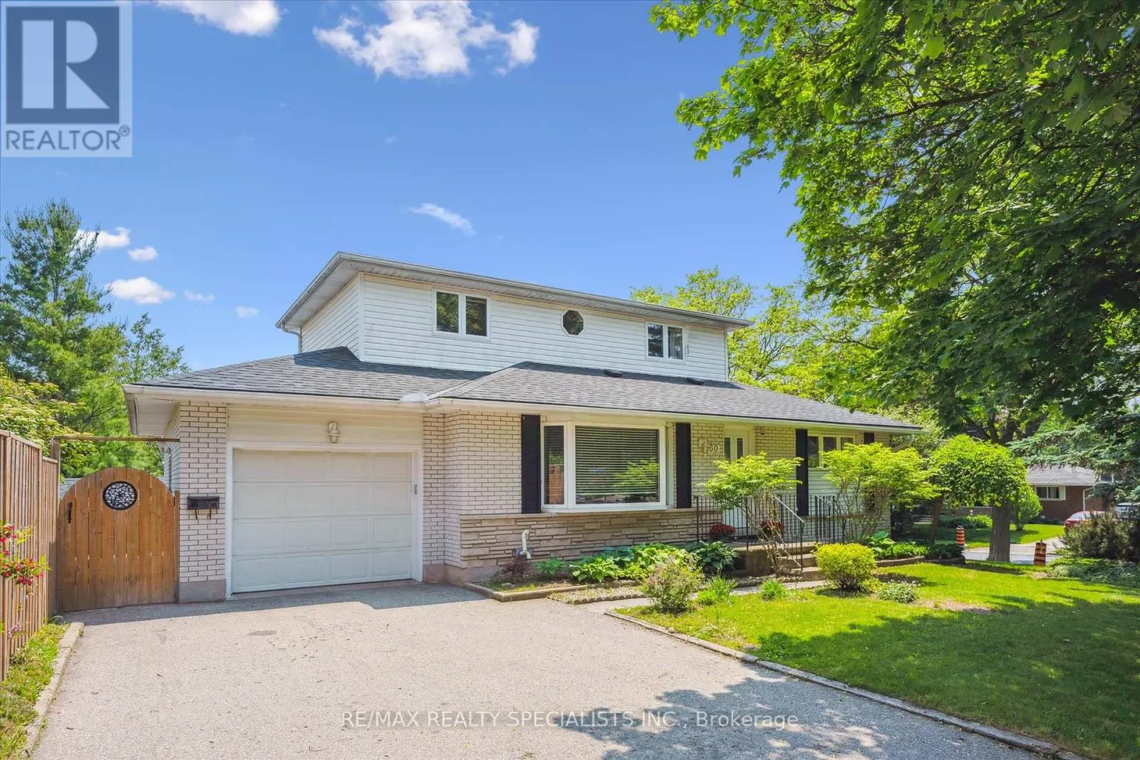 60 KENWOOD CRESCENT