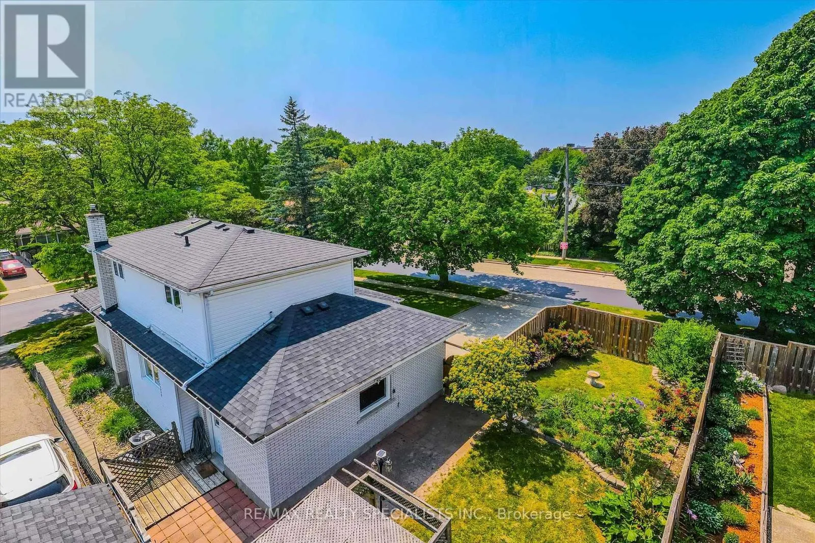 60 KENWOOD CRESCENT
