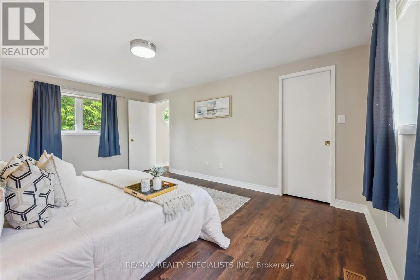 60 KENWOOD CRESCENT