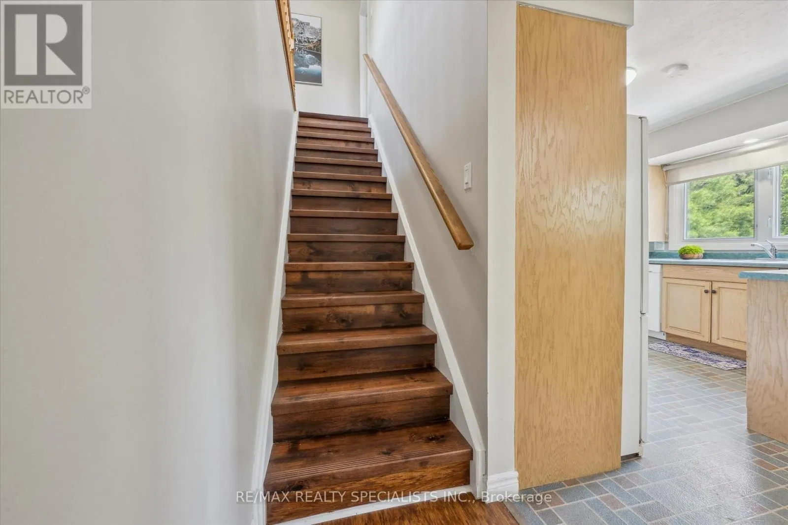 60 KENWOOD CRESCENT