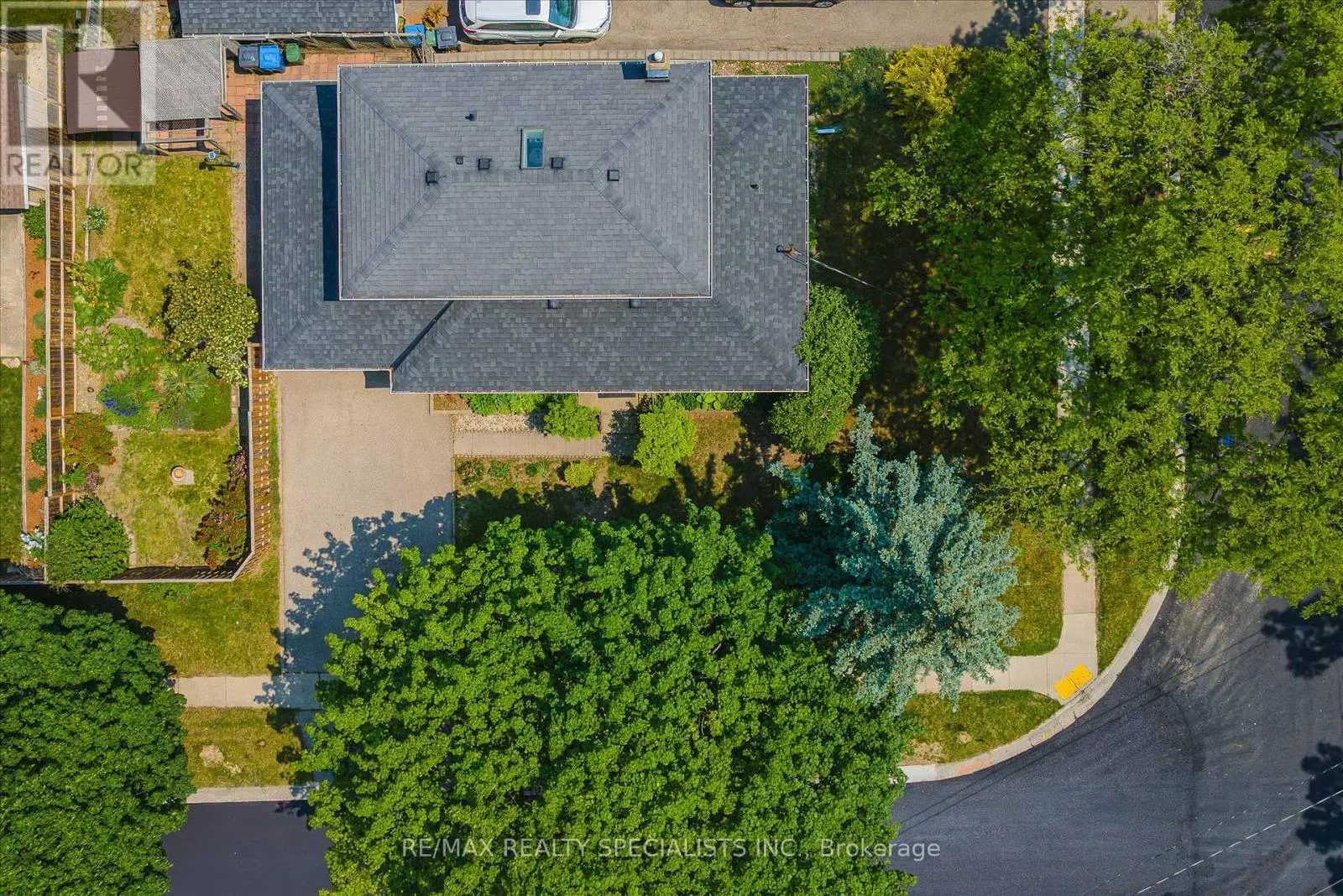 60 KENWOOD CRESCENT