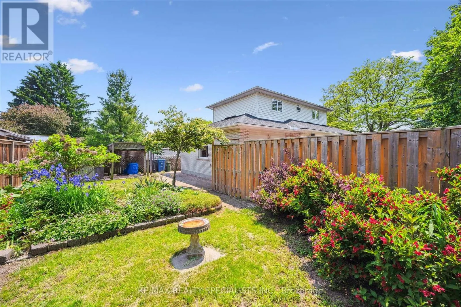 60 KENWOOD CRESCENT