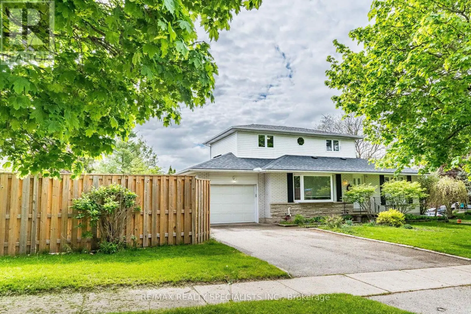 60 KENWOOD CRESCENT