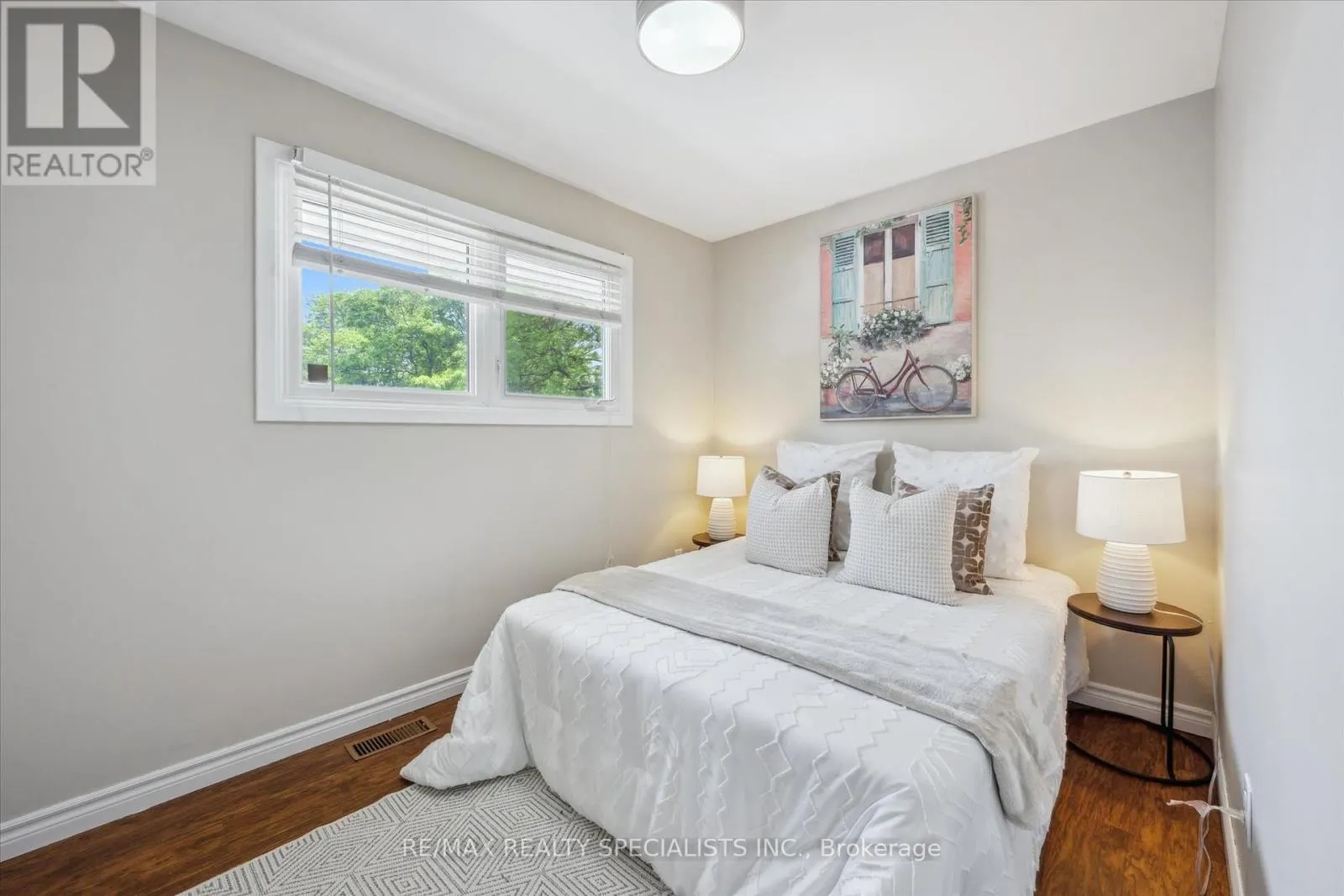 60 KENWOOD CRESCENT