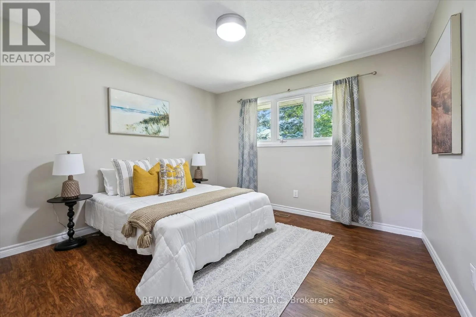 60 KENWOOD CRESCENT